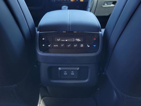 Used 2026 INFINITI QX60 Luxe w/ Family Package AWD/4WD image 25
