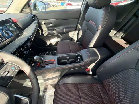 New 2026 Nissan Kicks SR w/ Cold Weather Package image 20