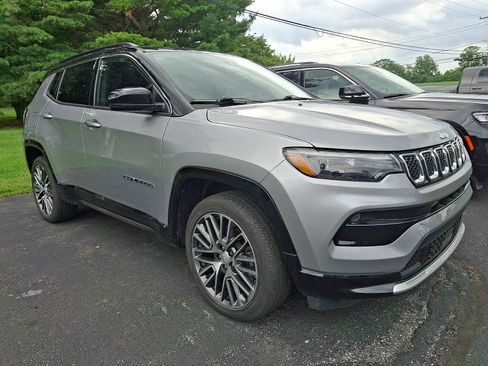 Certified 2023 Jeep Compass Limited w/ Elite Group AWD/4WD image 3