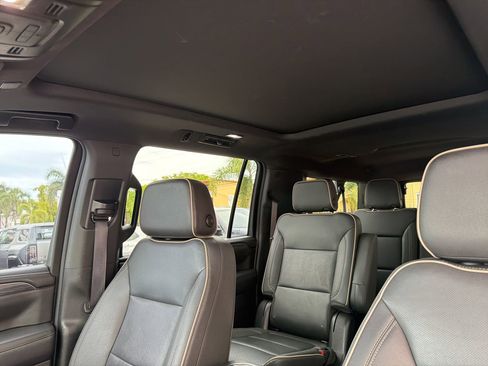 Used 2023 GMC Yukon XL SLT w/ SLT Premium Package AWD/4WD image 36