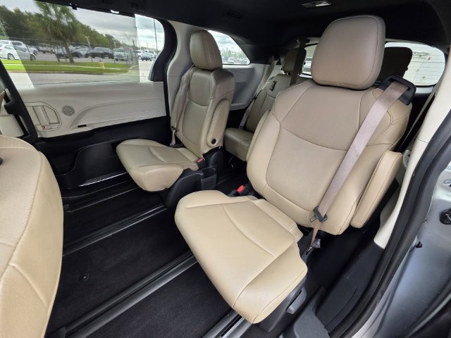 Certified 2023 Toyota Sienna XLE FWD image 10