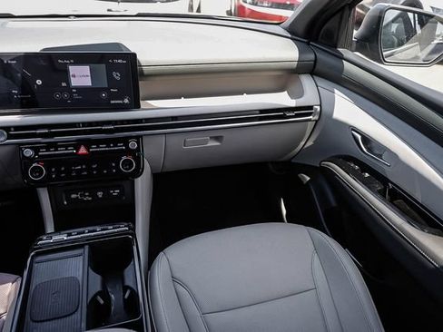 Certified 2025 Hyundai Tucson Limited AWD/4WD image 18