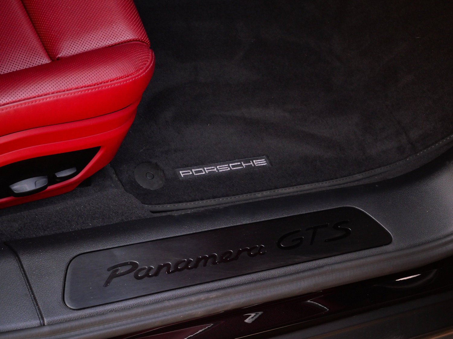Used 2022 Porsche Panamera GTS AWD/4WD image 21