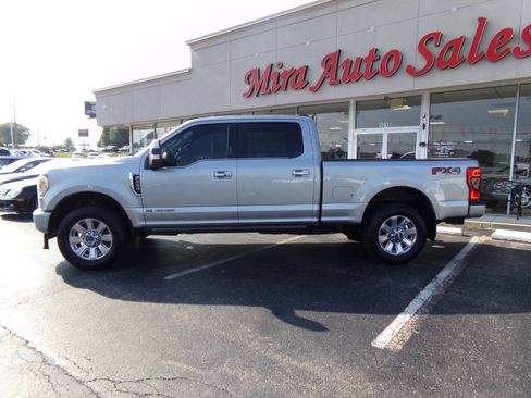 Used 2022 Ford F250 Platinum w/ FX4 Off-Road Package AWD/4WD image 3