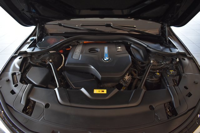 Used 2017 BMW 740e xDrive AWD/4WD image 32
