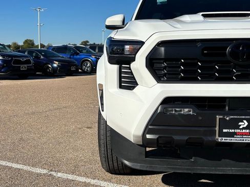 Used 2024 Toyota Tacoma TRD Sport image 4