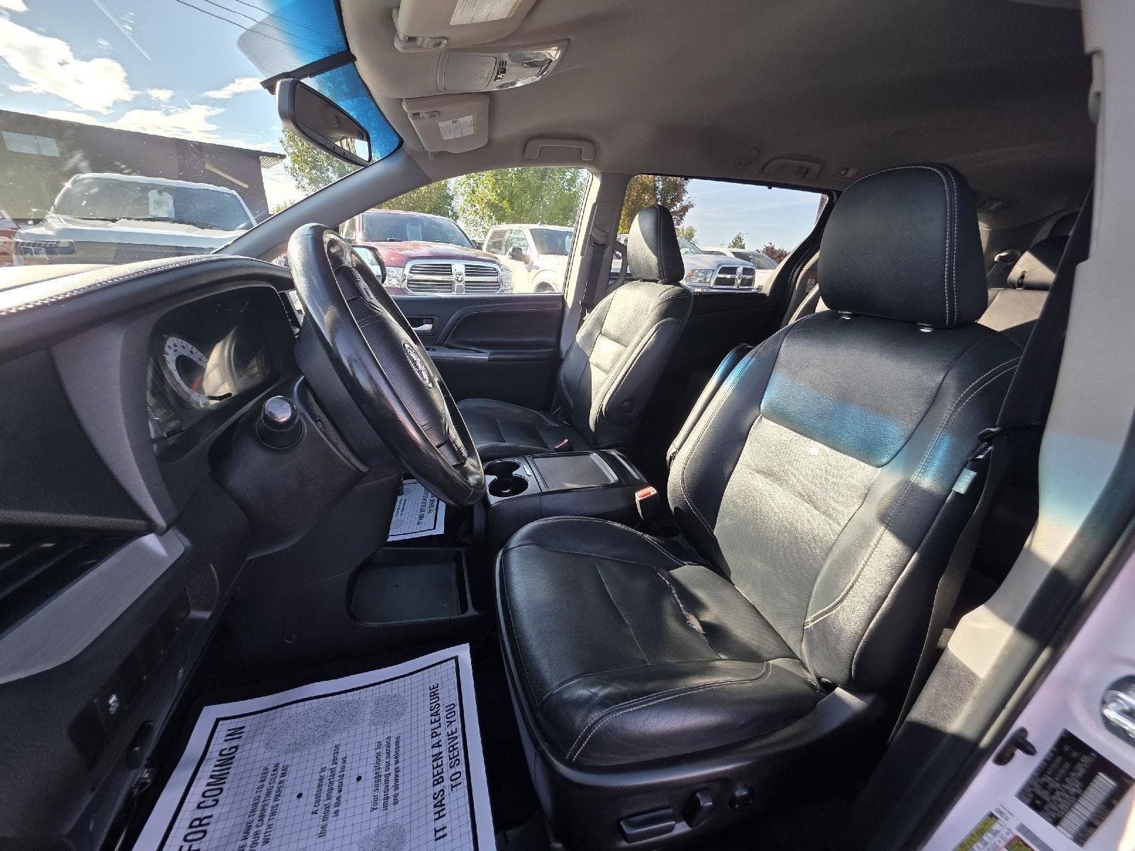 Used 2015 Toyota Sienna SE FWD image 7