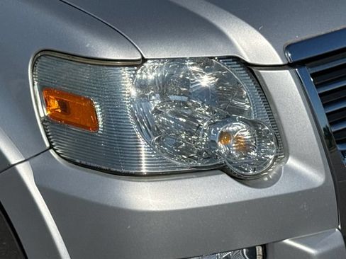 Used 2010 Ford Explorer XLT AWD/4WD image 12