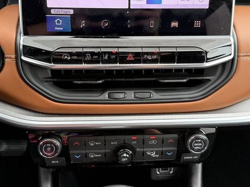 Certified 2025 Jeep Compass Limited w/ Elite Group AWD/4WD image 12