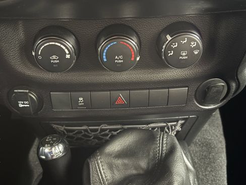 Used 2018 Jeep Wrangler Unlimited Sport w/ Connectivity Group image 12