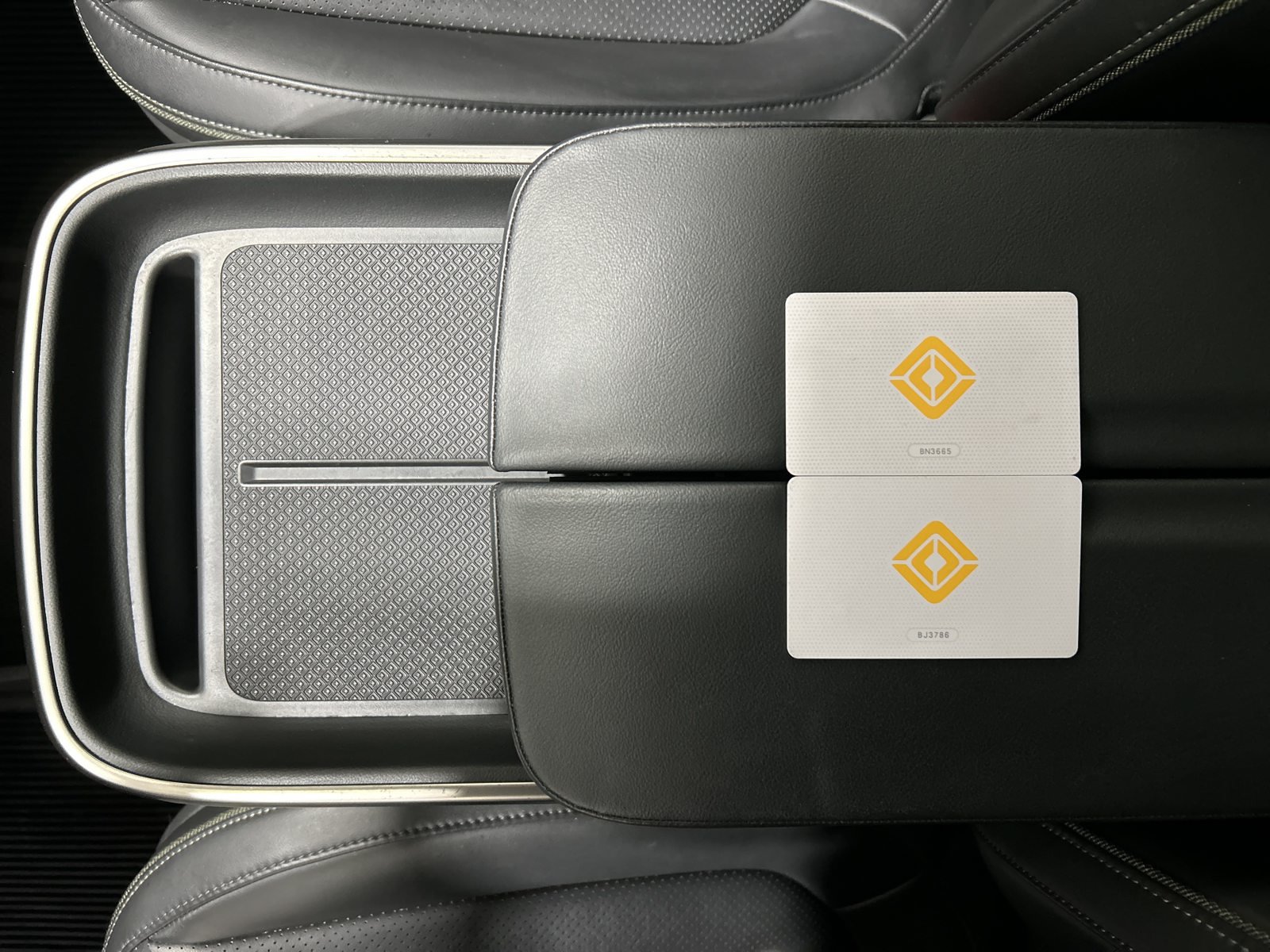 Used 2025 Rivian R1S Adventure Dual AWD/4WD image 31