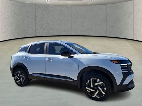 Used 2026 Nissan Kicks SV image 3