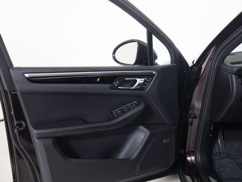 Used 2023 Porsche Macan S image 21