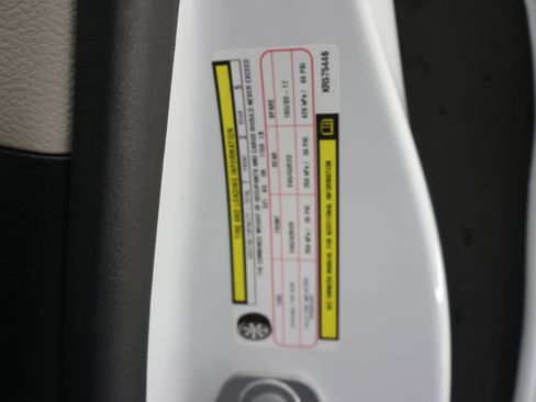 Used 2019 Chrysler Pacifica Limited w/ Tire & Wheel Group image 65