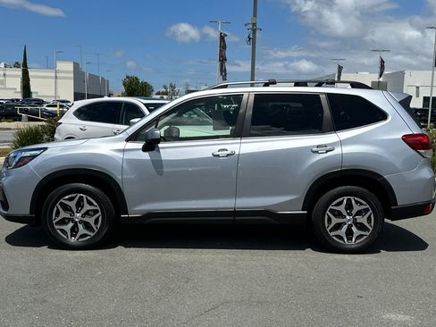 Used 2019 Subaru Forester Premium AWD/4WD image 7
