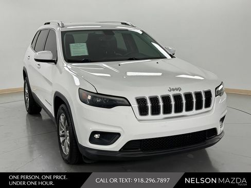 Used 2019 Jeep Cherokee Latitude Plus w/ Comfort/Convenience Group FWD image 4