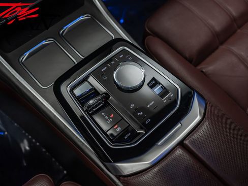 Used 2023 BMW 760i xDrive image 41