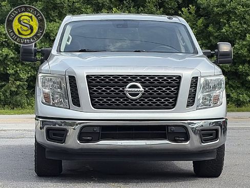Used 2019 Nissan Titan SV w/ SV Convenience Package AWD/4WD image 2