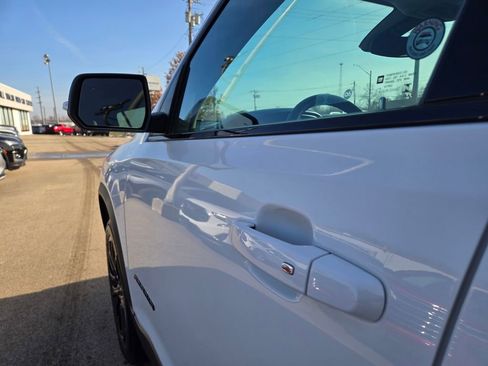 Used 2023 GMC Acadia SLE w/ Driver Convenience Package image 38