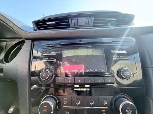 Used 2017 Nissan Rogue S FWD image 16