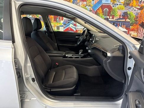 Used 2024 Nissan Altima 2.5 SV FWD image 48