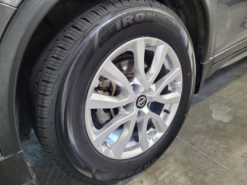 Used 2018 Nissan Rogue SV w/ Premium Package FWD image 31