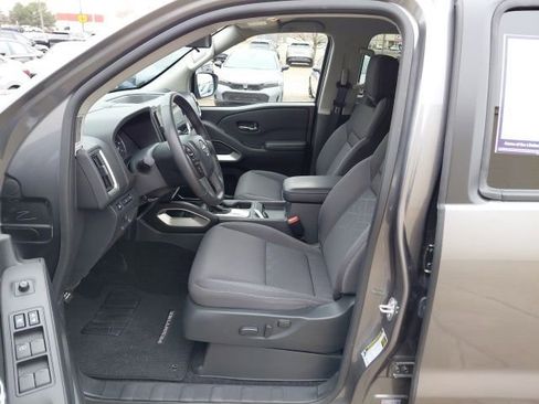 Used 2025 Nissan Frontier SV w/ SV Convenience Package image 23