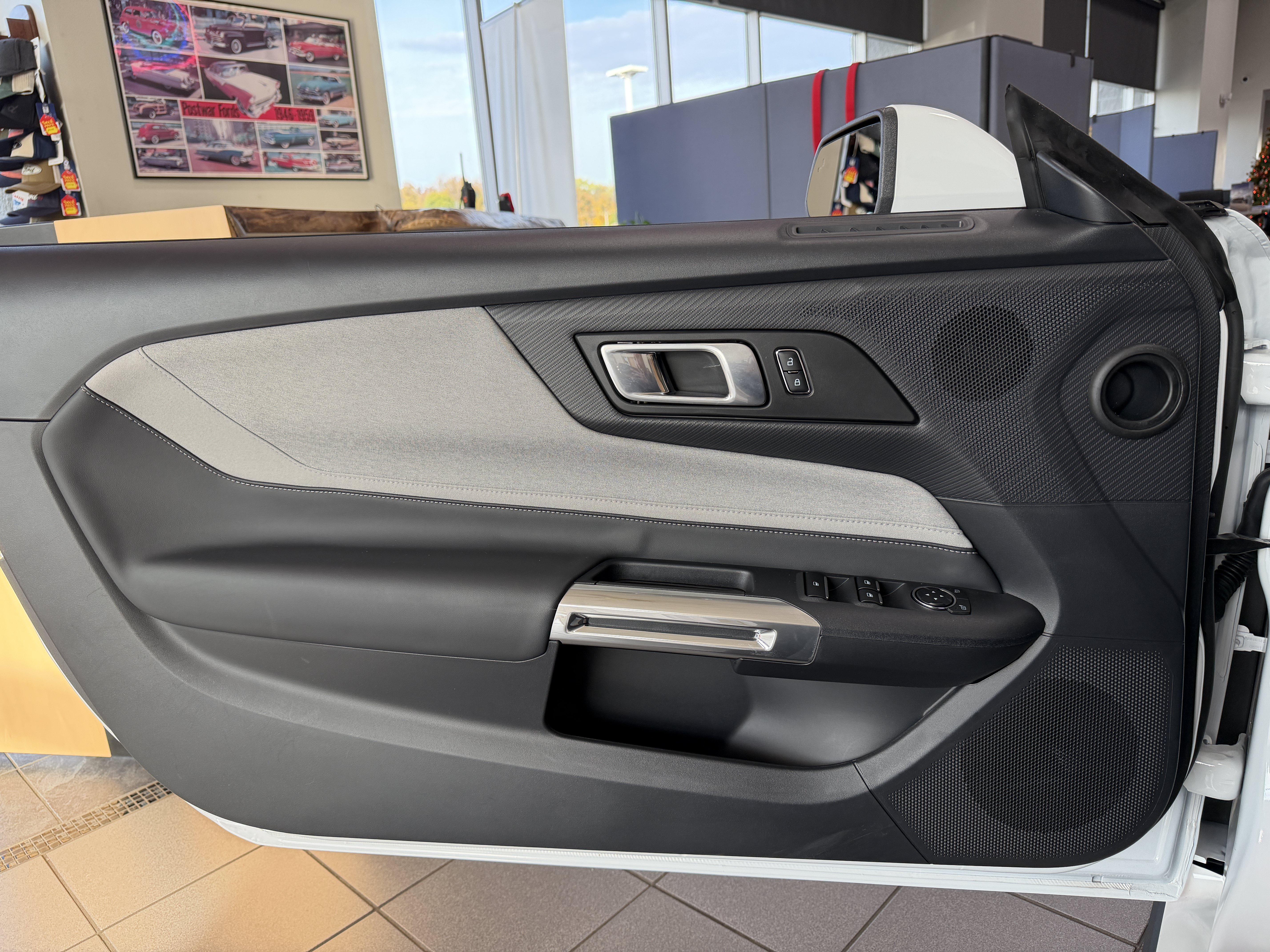 Used 2025 Ford Mustang Convertible RWD image 13