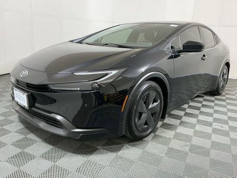 Used 2024 Toyota Prius LE image 2