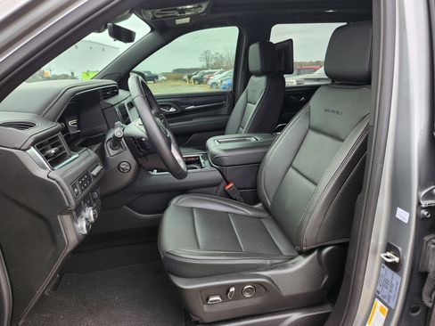 Used 2024 GMC Yukon Denali w/ Advanced Technology Package image 18
