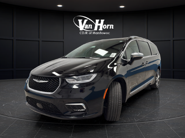 Certified 2025 Chrysler Pacifica Pinnacle w/ Trailer Tow Group AWD/4WD image 3