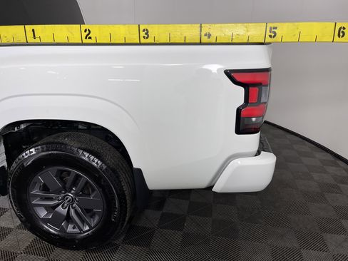 Used 2025 Nissan Frontier SV image 8
