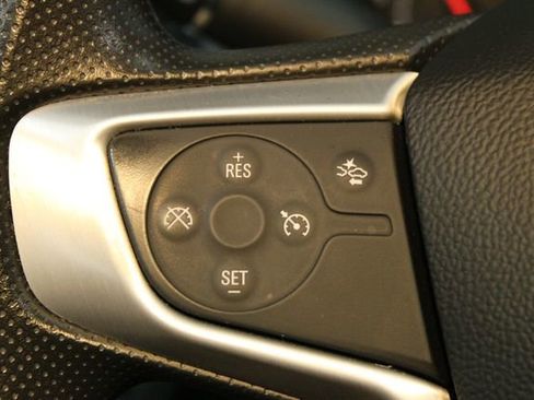 Used 2023 GMC Acadia SLE image 25