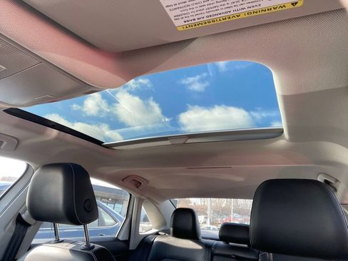Certified 2023 Volkswagen Jetta SE w/ Panoramic Sunroof Package image 21