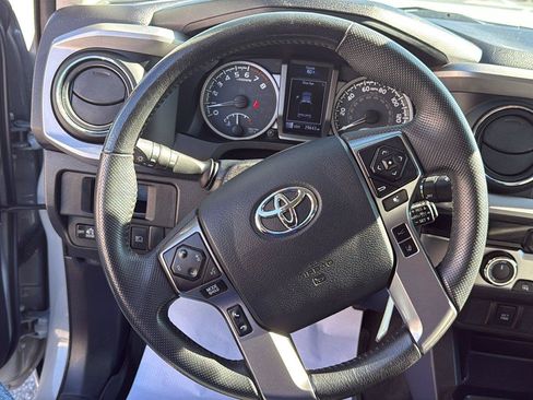 Used 2019 Toyota Tacoma SR5 AWD/4WD image 17