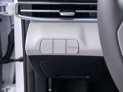 New 2025 Hyundai Elantra Limited image 28