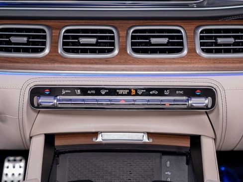 New 2026 Mercedes-Benz GLS 580 4MATIC image 21