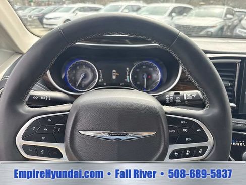 Used 2023 Chrysler Pacifica Limited FWD image 27