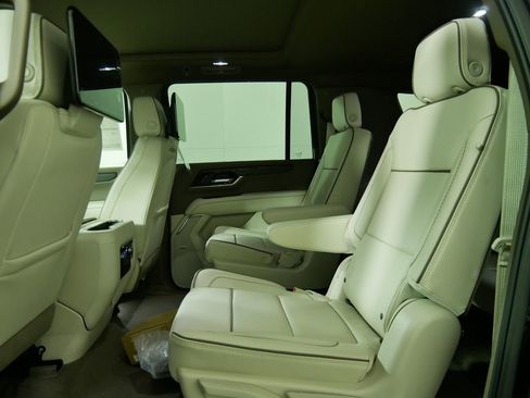 New 2026 GMC Yukon XL Denali w/ Denali Reserve Package image 12