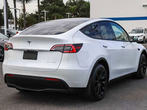 Used 2020 Tesla Model Y Long Range image 6