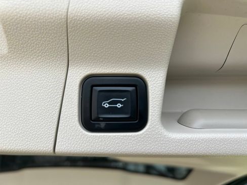 Used 2021 GMC Acadia Denali w/ Denali Technology Package FWD image 13