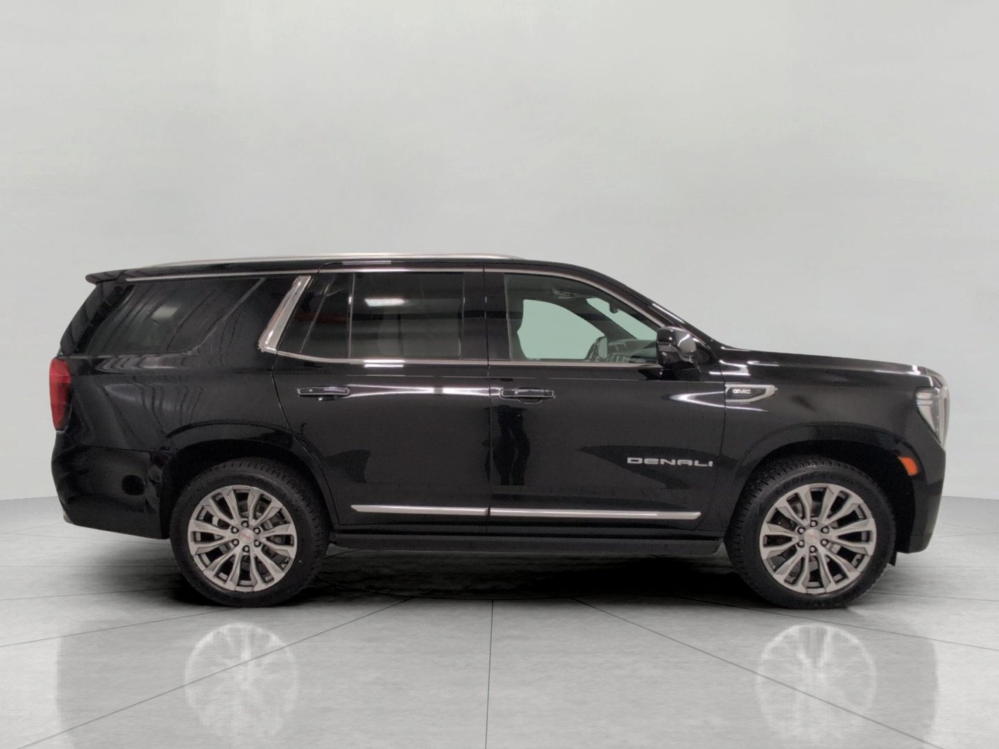 Certified 2021 GMC Yukon Denali w/ Denali Ultimate Package AWD/4WD image 11