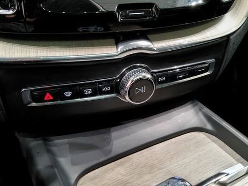 Used 2022 Volvo XC60 B5 Inscription w/ Advanced Package image 26