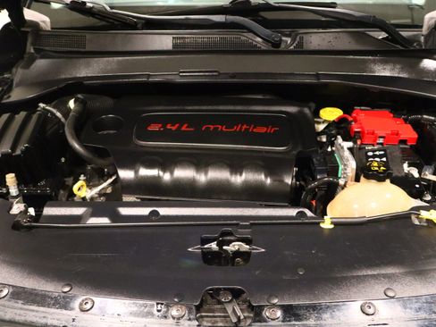 Used 2019 Jeep Compass Latitude w/ Safety & Security Group image 9