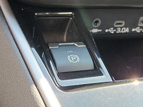 Used 2023 Subaru Outback Premium image 25