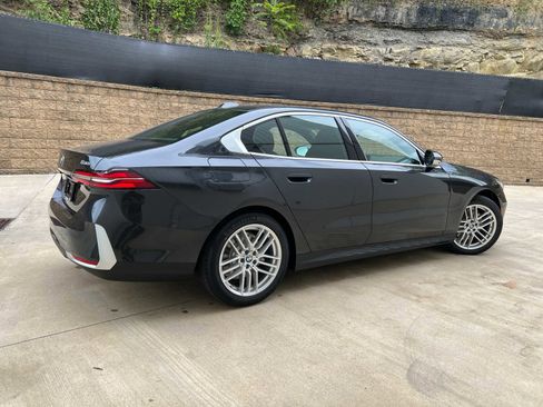 Used 2025 BMW 530i xDrive 530i xDrive w/ Premium Package image 3