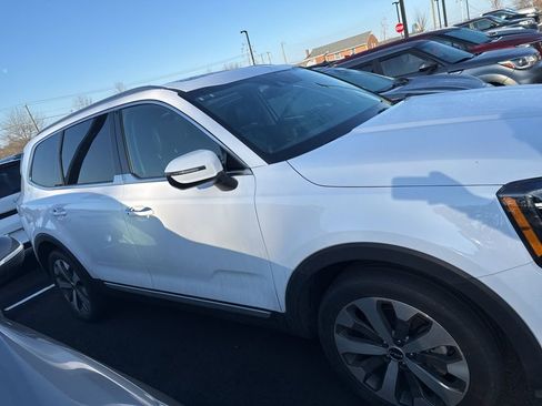 Used 2022 Kia Telluride S image 2