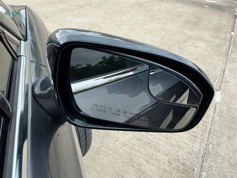 Used 2017 Ford Fusion SE w/ Fusion SE Technology Package FWD image 16