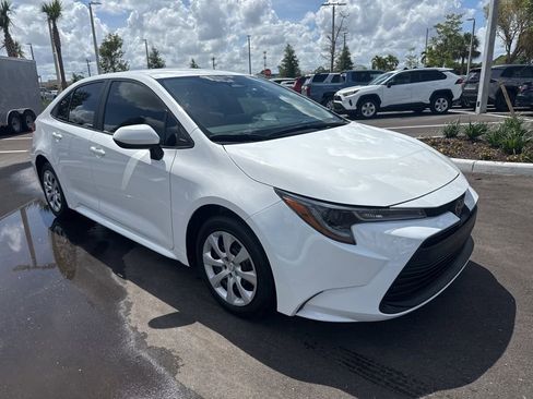 Used 2024 Toyota Corolla LE image 3