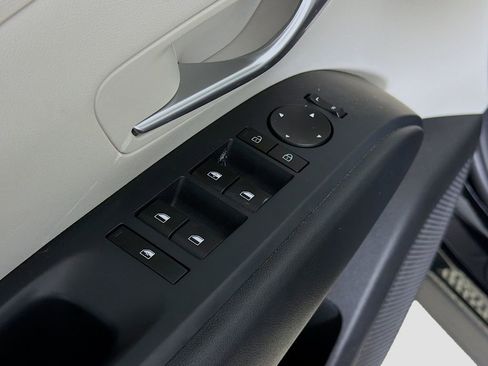 Used 2025 Hyundai Tucson SE image 20